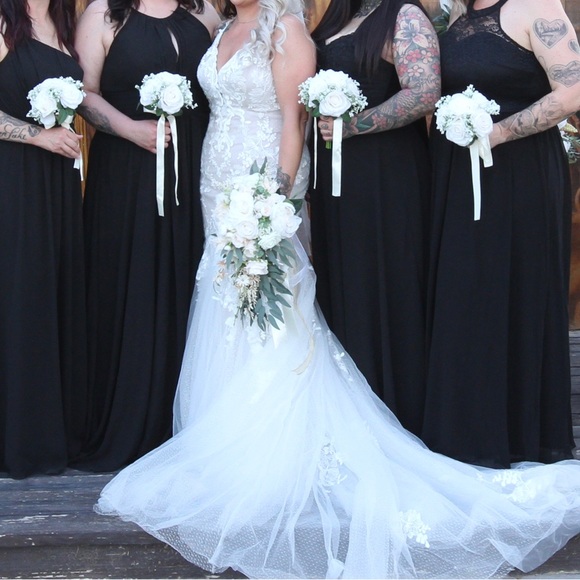 Maggie Sottero Wedding dress! Size 10 - Picture 6 of 6